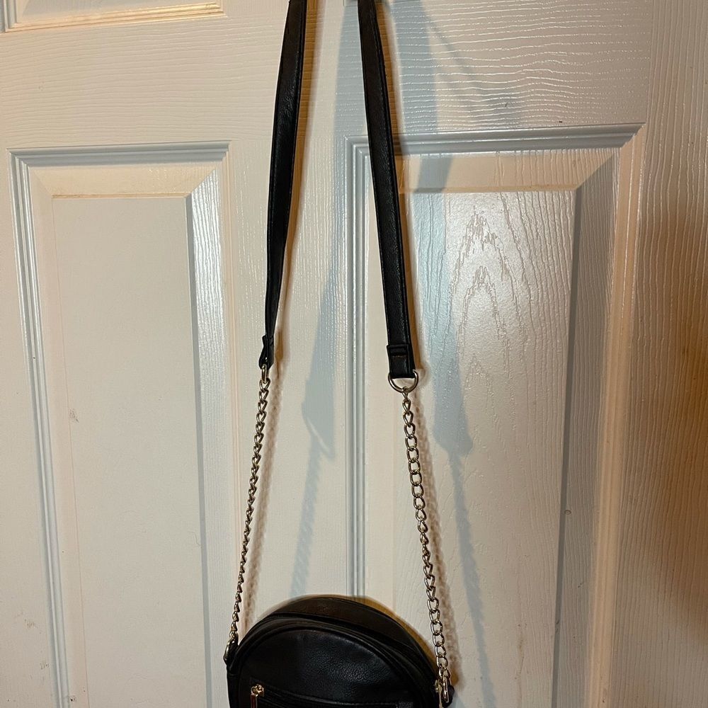 Olivia Miller the collection Emoji smiley yellow and black crossbody. - Picture 4 of 11